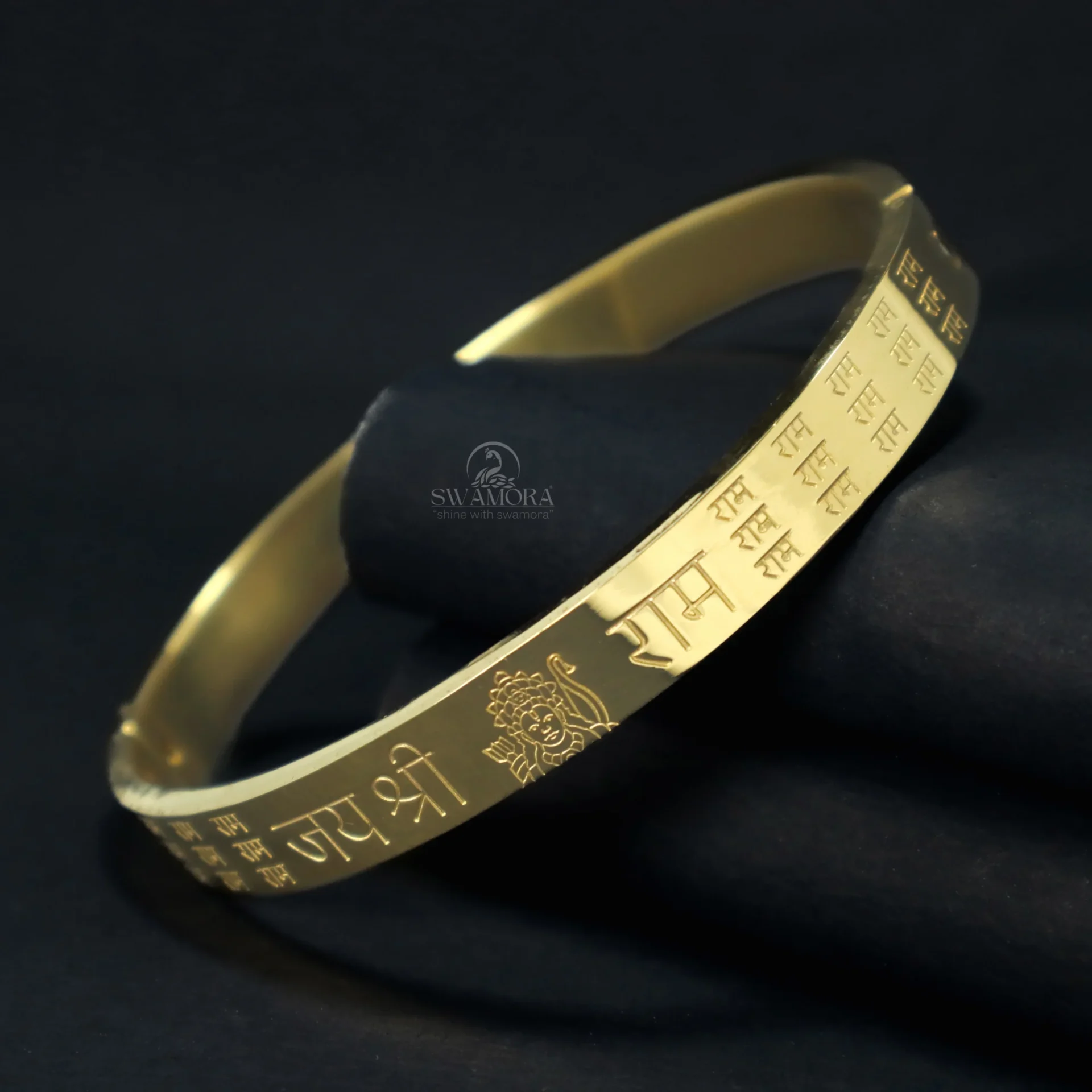 Shri Ram Image and Mantra Engraved Gold Plated Kada